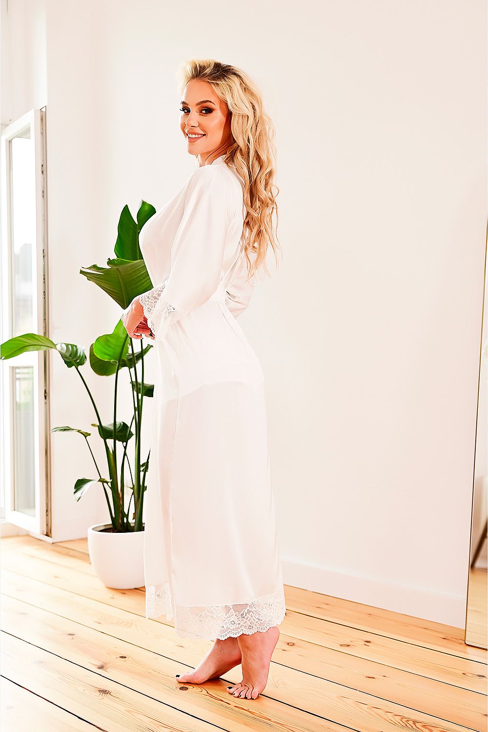 Robe Kalimo black - product view 2 at Secretelles